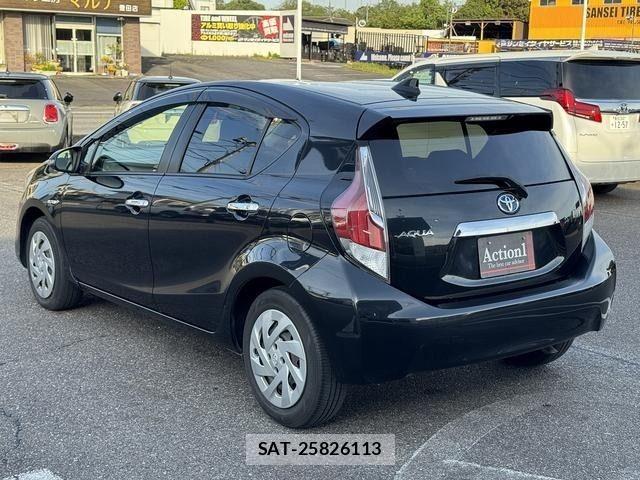 Toyota AQUA 2017-03 7249579-3