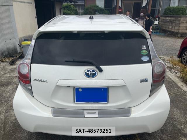 Toyota AQUA 2012-05 7249588-3