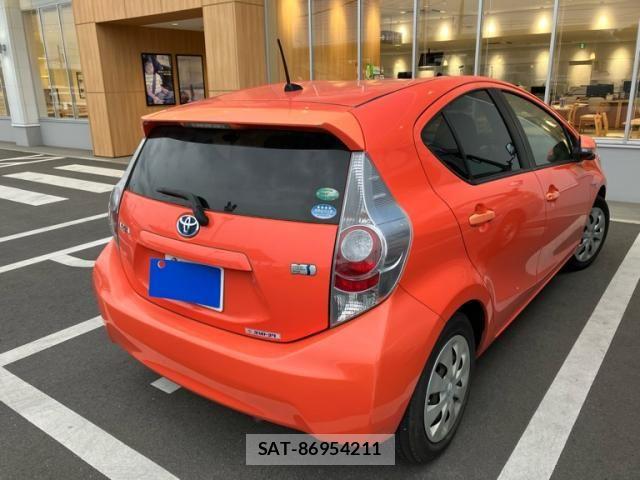 Toyota AQUA 2014-04 7249585-6