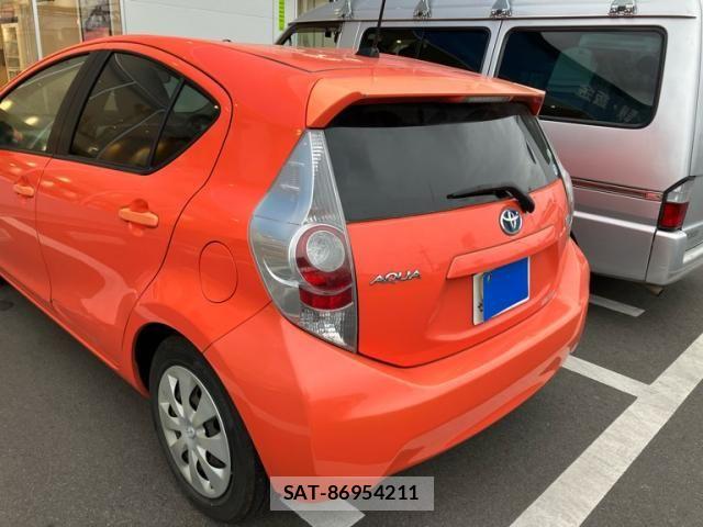 Toyota AQUA 2014-04 7249585-7