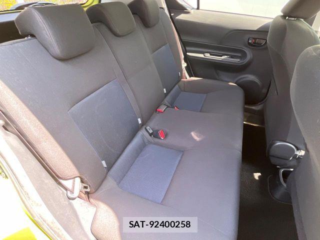 Toyota AQUA 2017-07 7249578-9