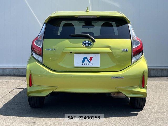Toyota AQUA 2017-07 7249578-15