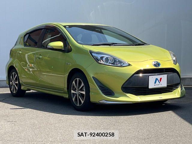 Toyota AQUA 2017-07 7249578-16