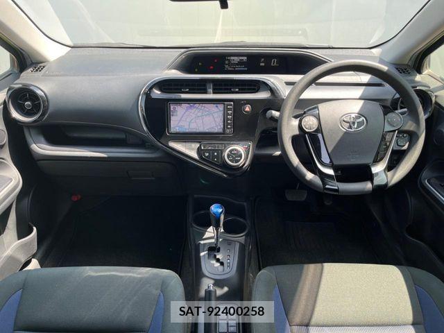 Toyota AQUA 2017-07 7249578-1