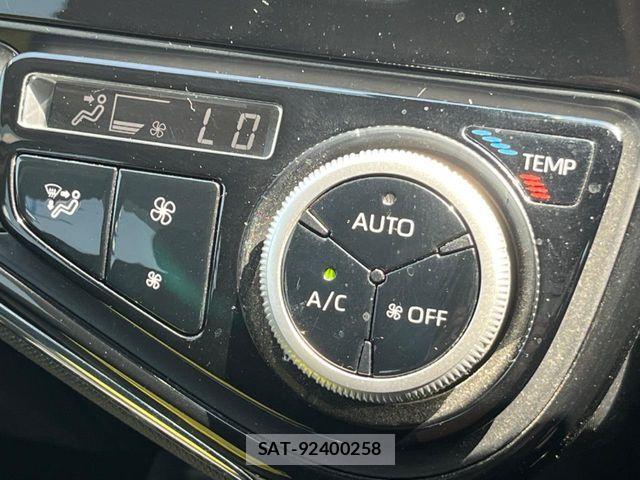 Toyota AQUA 2017-07 7249578-5