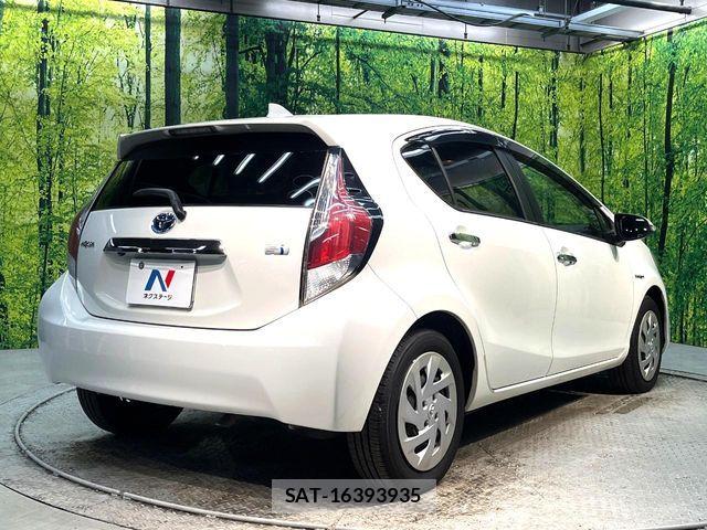 Toyota AQUA 2016-09 7249792-16