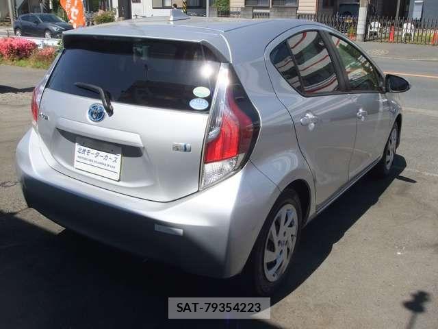 Toyota AQUA 2015-07 7249798-13