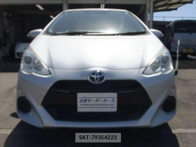 Toyota AQUA 2015-07 7249798-1