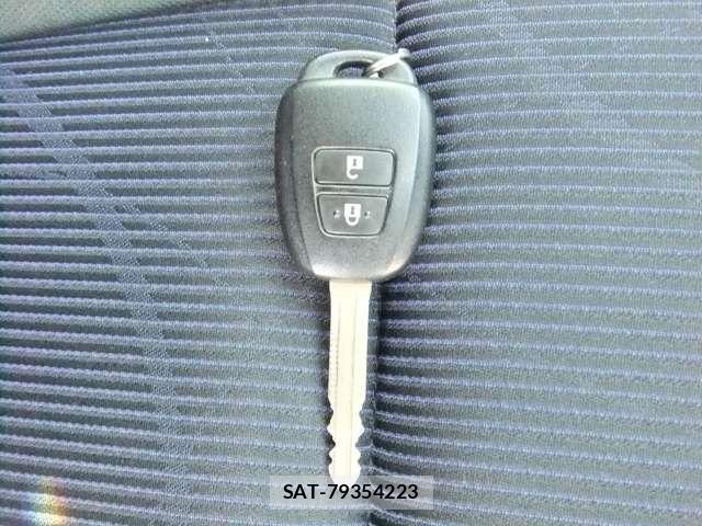 Toyota AQUA 2015-07 7249798-8
