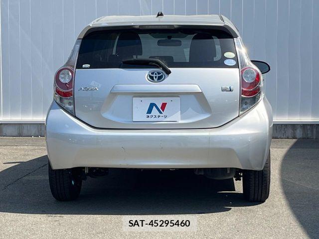 Toyota AQUA 2014-03 7249803-11
