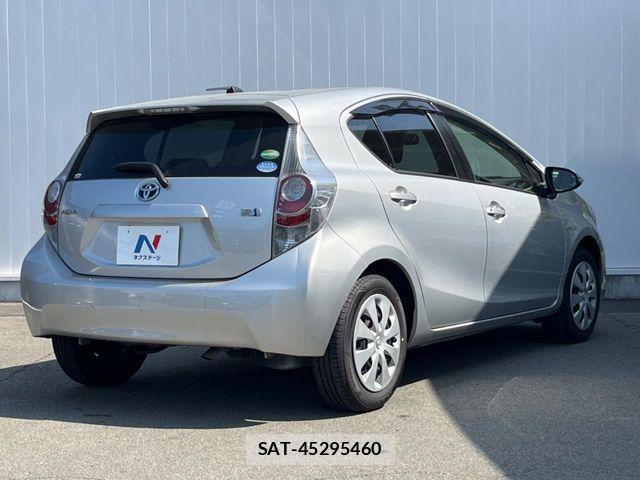 Toyota AQUA 2014-03 7249803-13