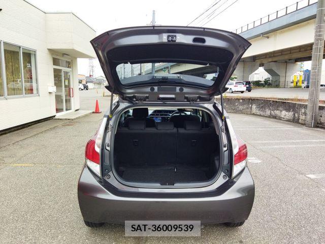 Toyota AQUA 2015-06 7249582-10
