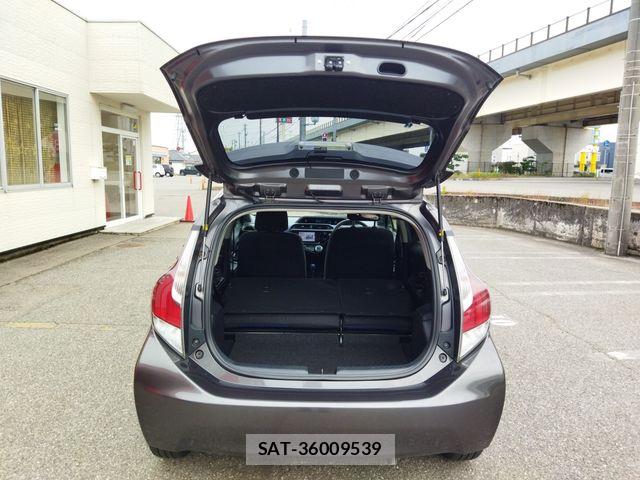 Toyota AQUA 2015-06 7249582-11