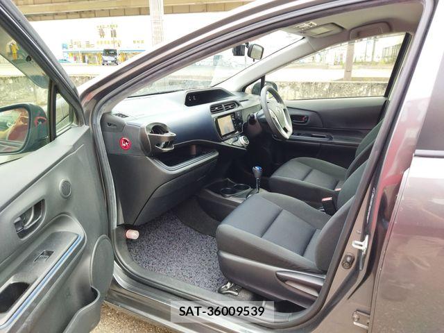 Toyota AQUA 2015-06 7249582-13