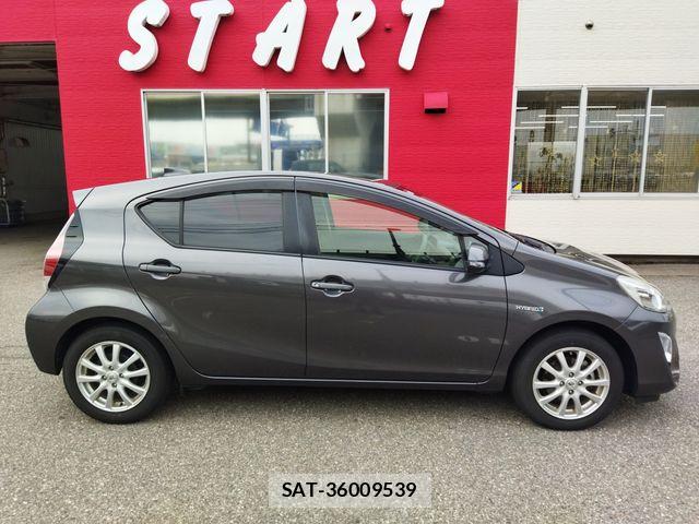 Toyota AQUA 2015-06 7249582-1