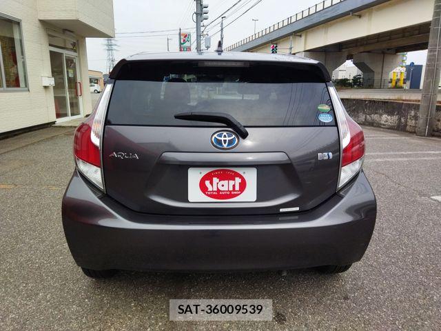 Toyota AQUA 2015-06 7249582-3