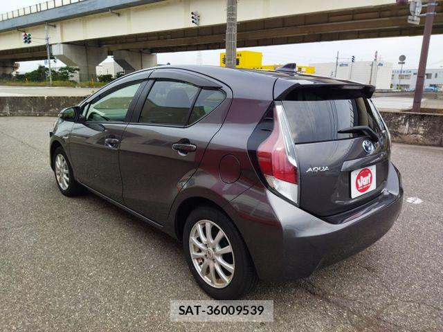 Toyota AQUA 2015-06 7249582-4