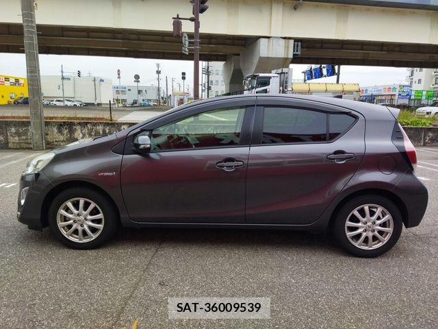Toyota AQUA 2015-06 7249582-5