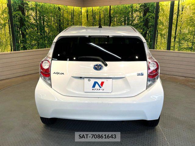 Toyota AQUA 2013-08 7249581-14