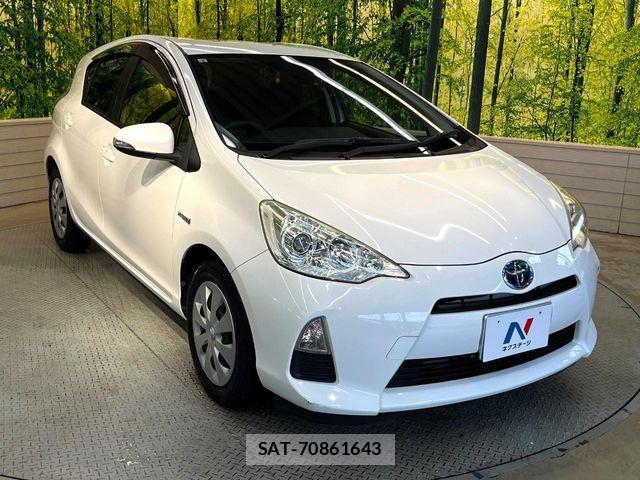 Toyota AQUA 2013-08 7249581-15