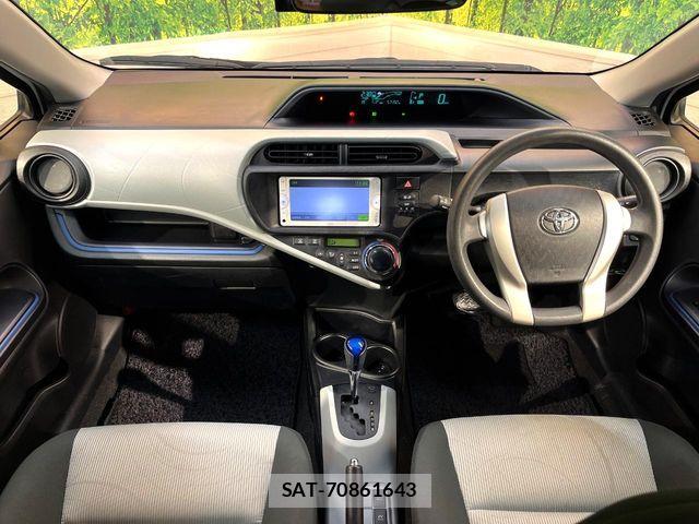 Toyota AQUA 2013-08 7249581-1
