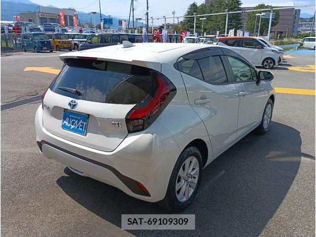 Toyota AQUA 2023-10 7249788-1