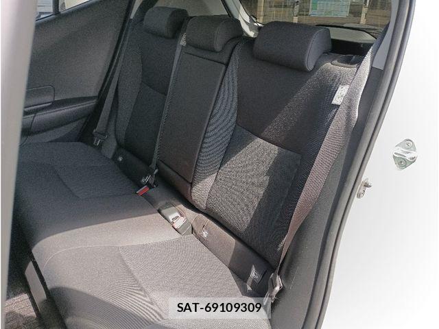 Toyota AQUA 2023-10 7249788-8