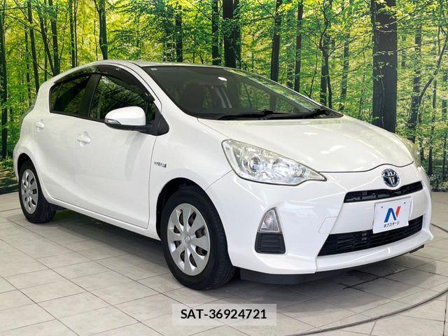 Toyota AQUA 2013-04 7249802-15