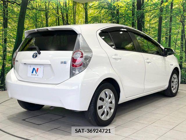 Toyota AQUA 2013-04 7249802-16