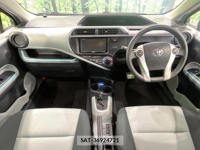 Toyota AQUA 2013-04 7249802-1