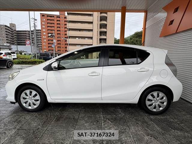 Toyota AQUA 2014-02 7249807-10