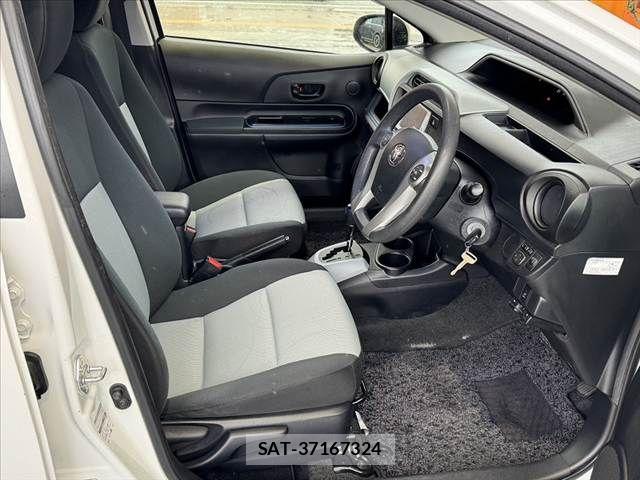 Toyota AQUA 2014-02 7249807-14