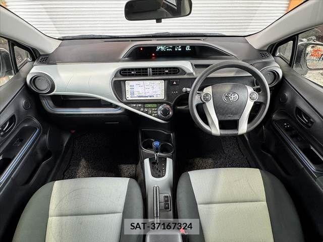Toyota AQUA 2014-02 7249807-1