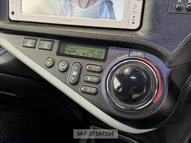 Toyota AQUA 2014-02 7249807-23