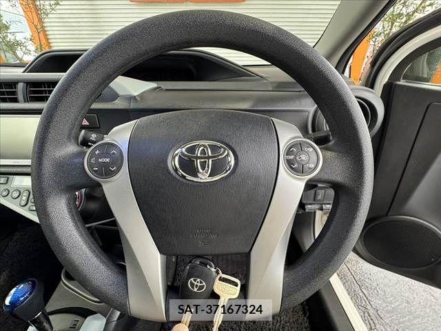 Toyota AQUA 2014-02 7249807-6