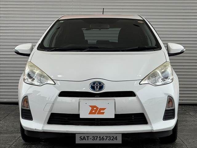 Toyota AQUA 2014-02 7249807-7