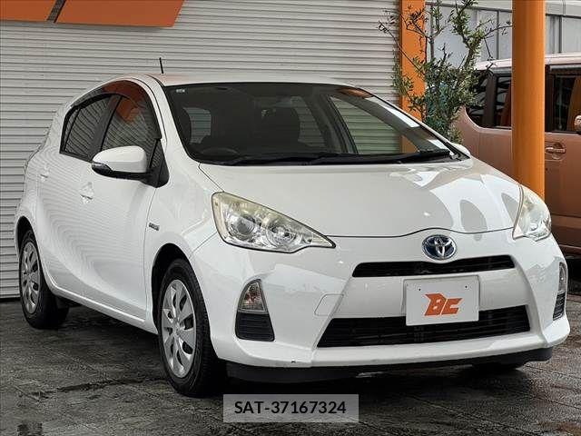 Toyota AQUA 2014-02 7249807-8