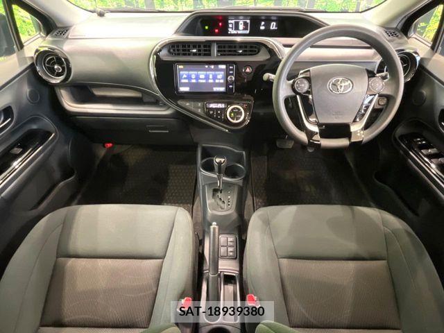 Toyota AQUA 2018-02 7249559-1