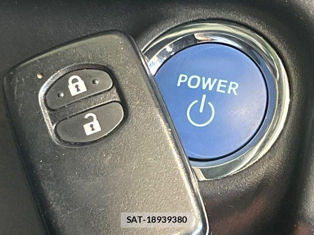 Toyota AQUA 2018-02 7249559-6