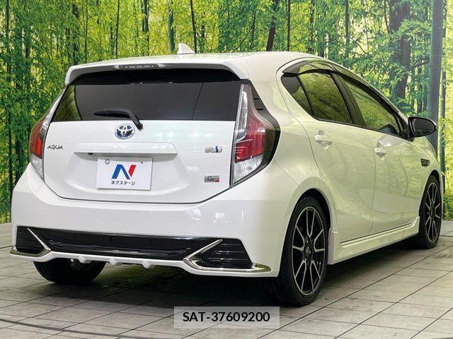 Toyota AQUA 2015-09 7249560-16