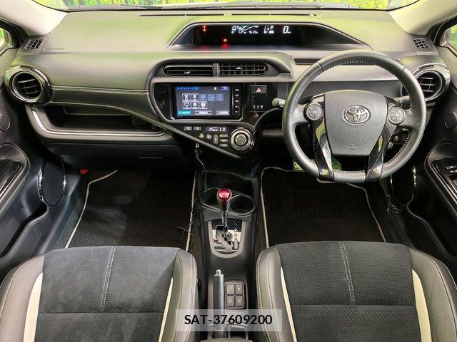 Toyota AQUA 2015-09 7249560-1