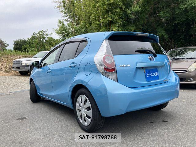 Toyota AQUA 2013-11 7271528-3