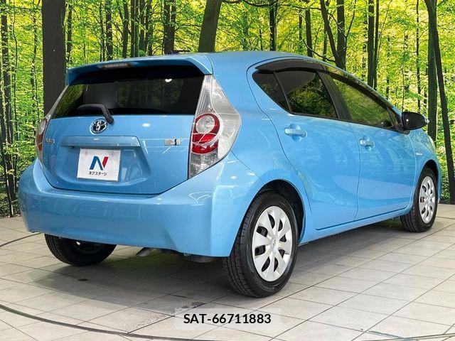 Toyota AQUA 2012-04 7271523-16