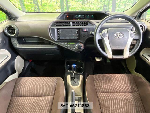 Toyota AQUA 2012-04 7271523-1
