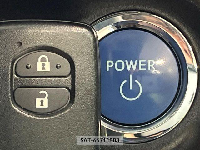 Toyota AQUA 2012-04 7271523-5