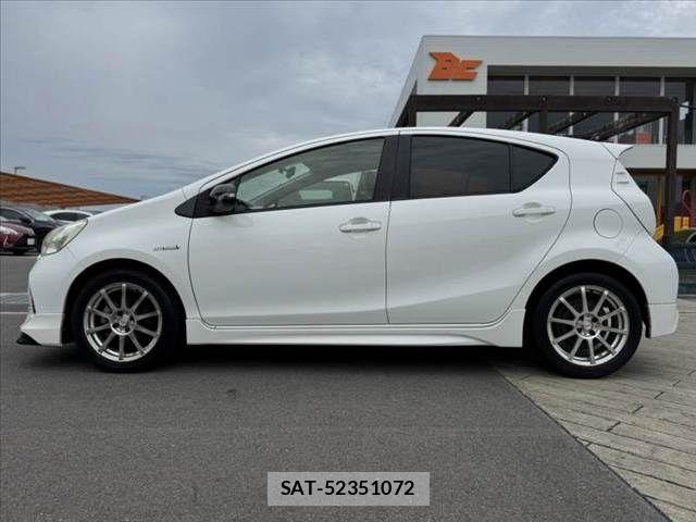 Toyota AQUA 2013-05 7271527-10