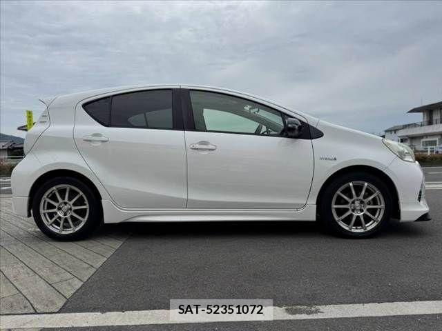 Toyota AQUA 2013-05 7271527-11
