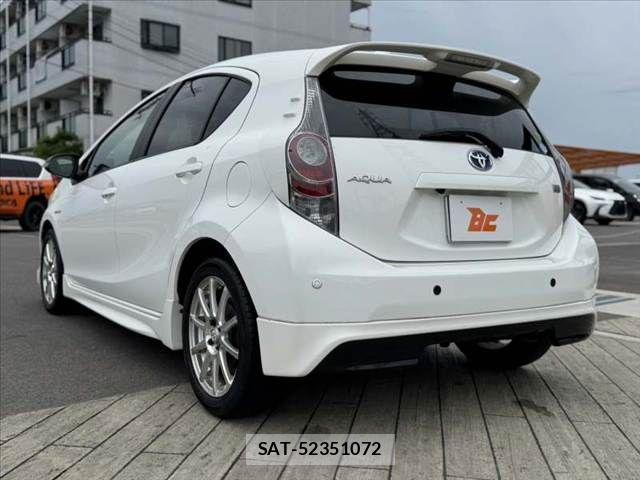 Toyota AQUA 2013-05 7271527-12