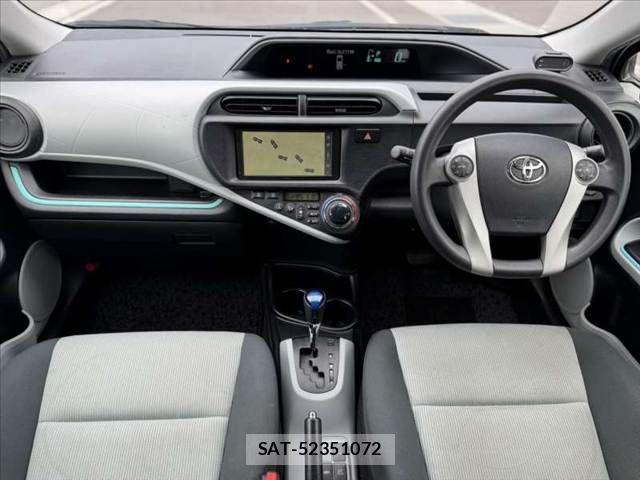 Toyota AQUA 2013-05 7271527-1