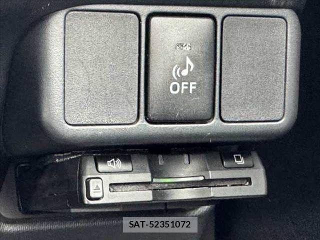 Toyota AQUA 2013-05 7271527-23